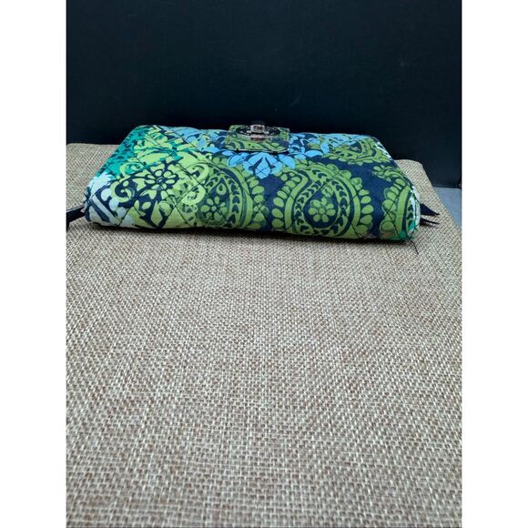 Vera Bradley Turn Key and Zip around Wallet Caribbean Sea Design - Picture 4 of 9